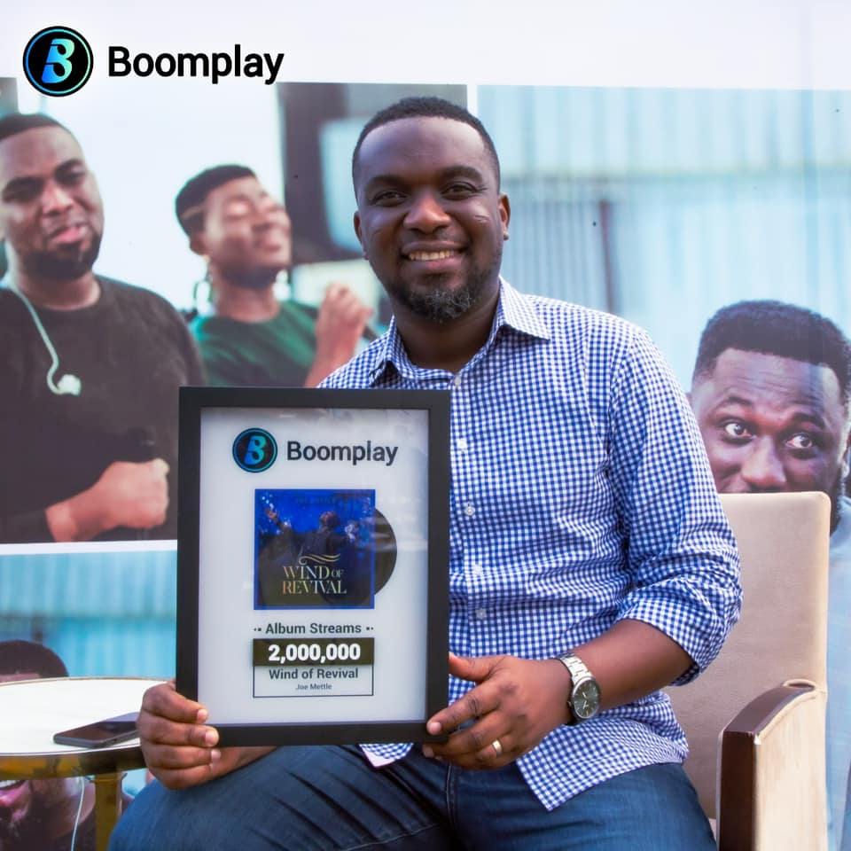 Joe Mettle Receives Boomplay Awards For ' Wind of Revival